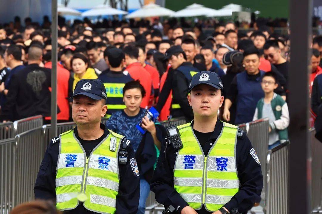 爱奇艺体育电脑版下载-群众观战热情高涨，中超球场气氛动感活跃