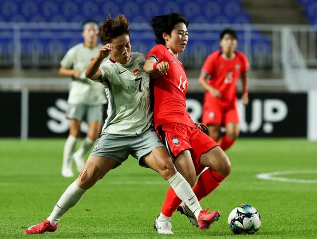 爱奇艺体育登录入口-东亚杯-补时阶段险失球中国女足雨战0-0日本队无缘冠军的简单介绍