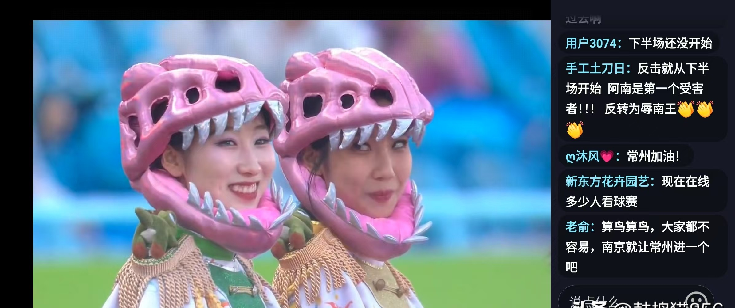 战将疯狂的足球比赛勾勒出激情画面